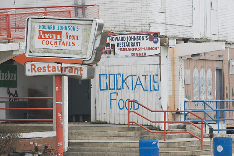 Cocktails or Food, which is more important here?